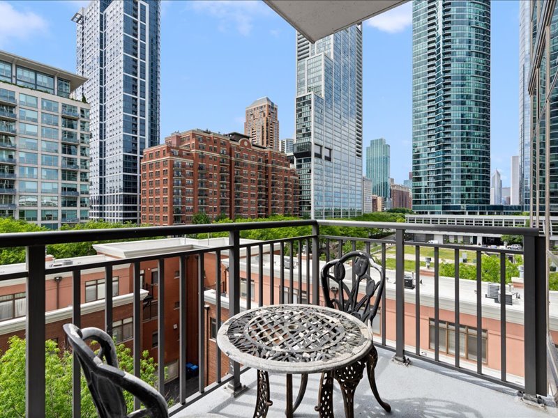 1322 S Prairie Avenue Unit: 613