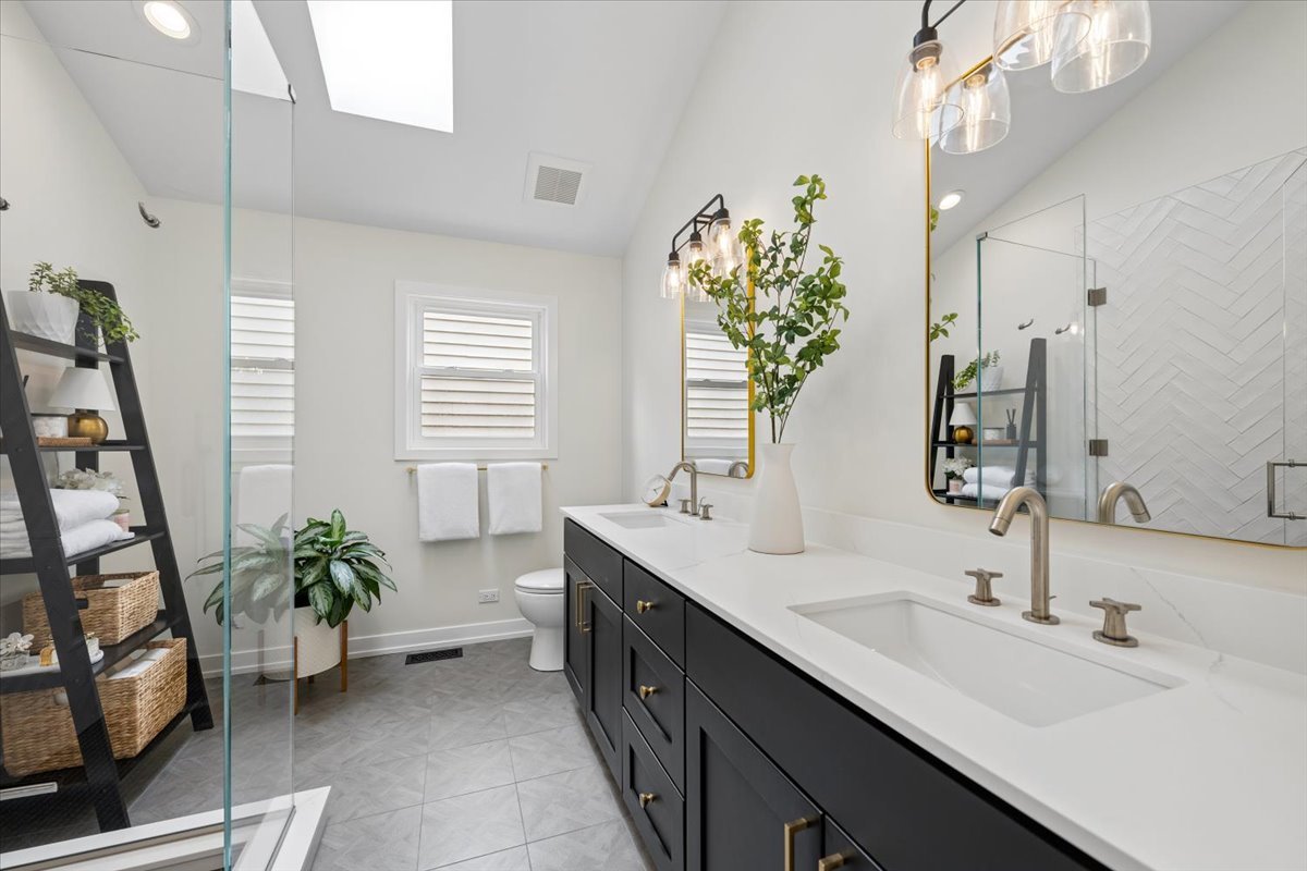 331 W Evergreen Avenue