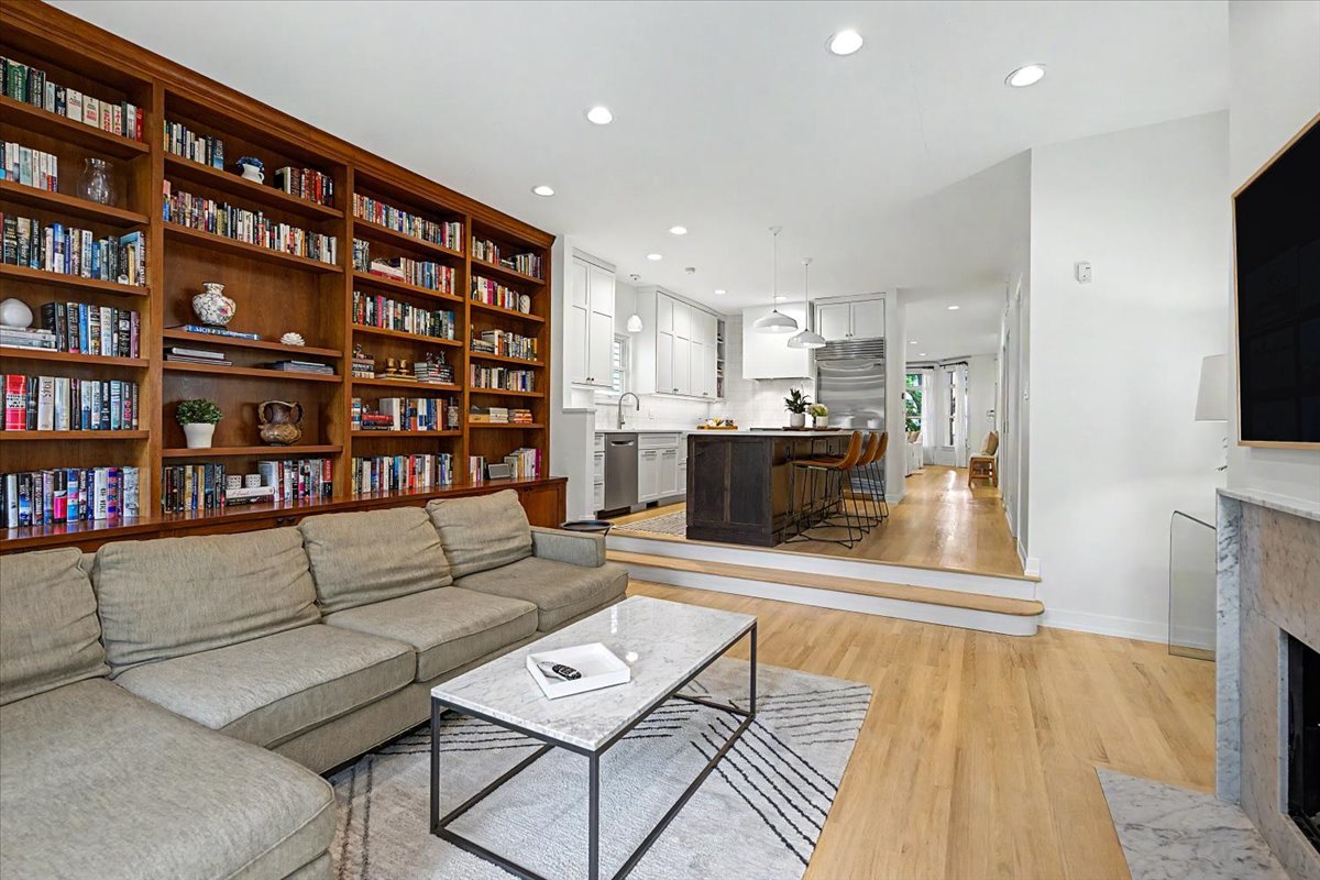331 W Evergreen Avenue