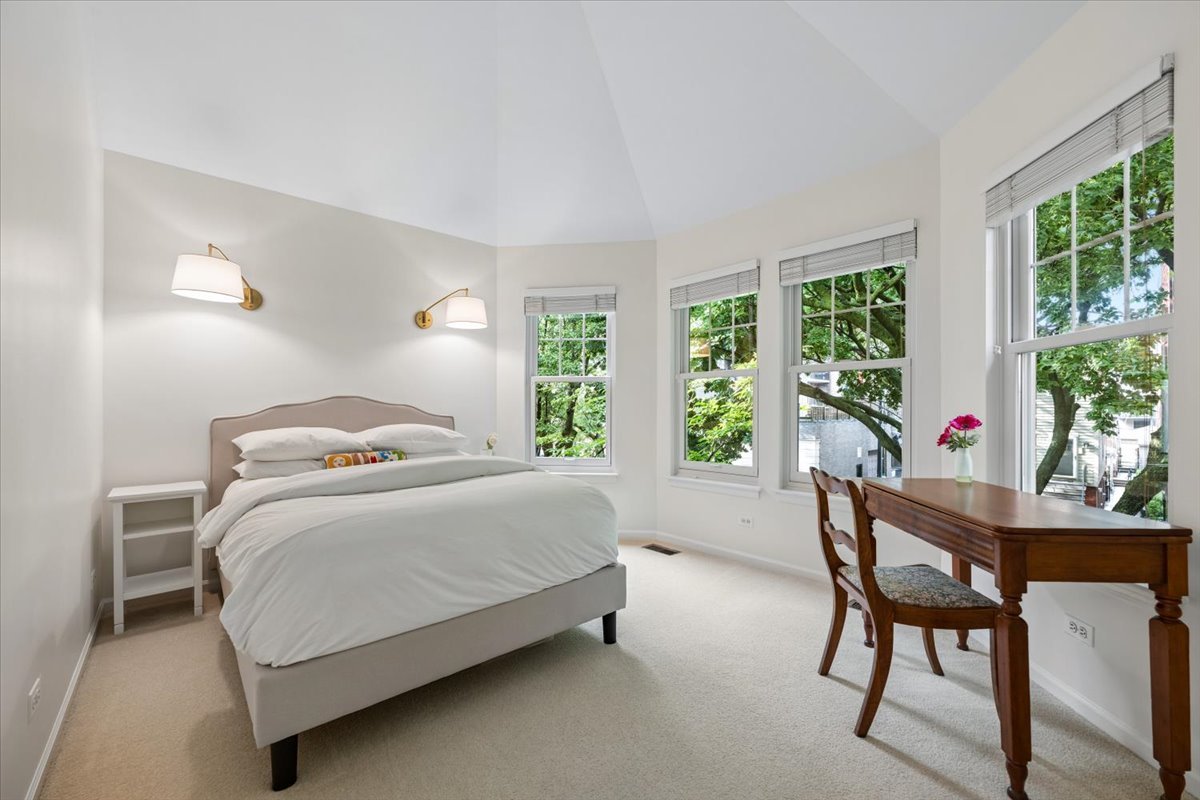 331 W Evergreen Avenue