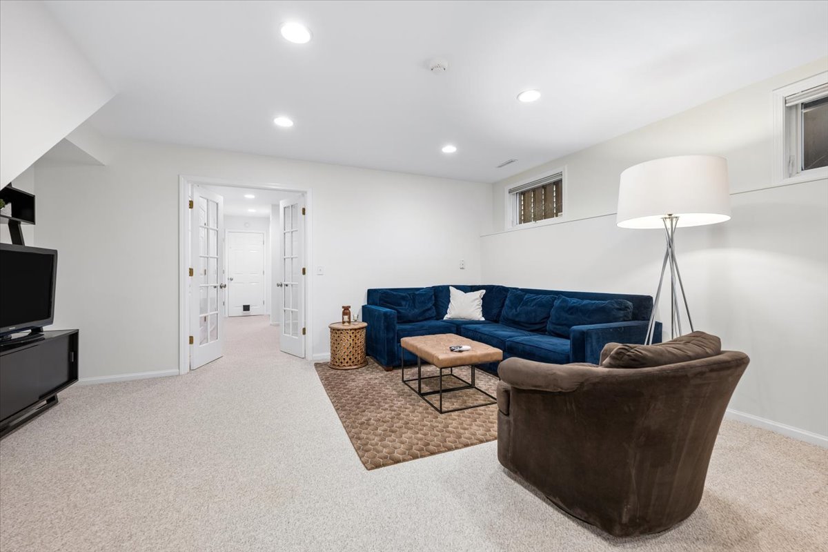 331 W Evergreen Avenue