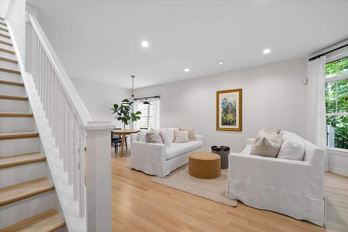 331 W Evergreen Avenue