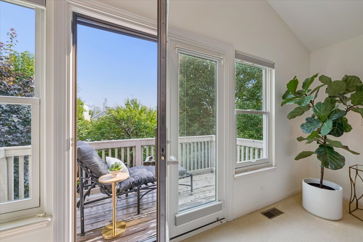 331 W Evergreen Avenue