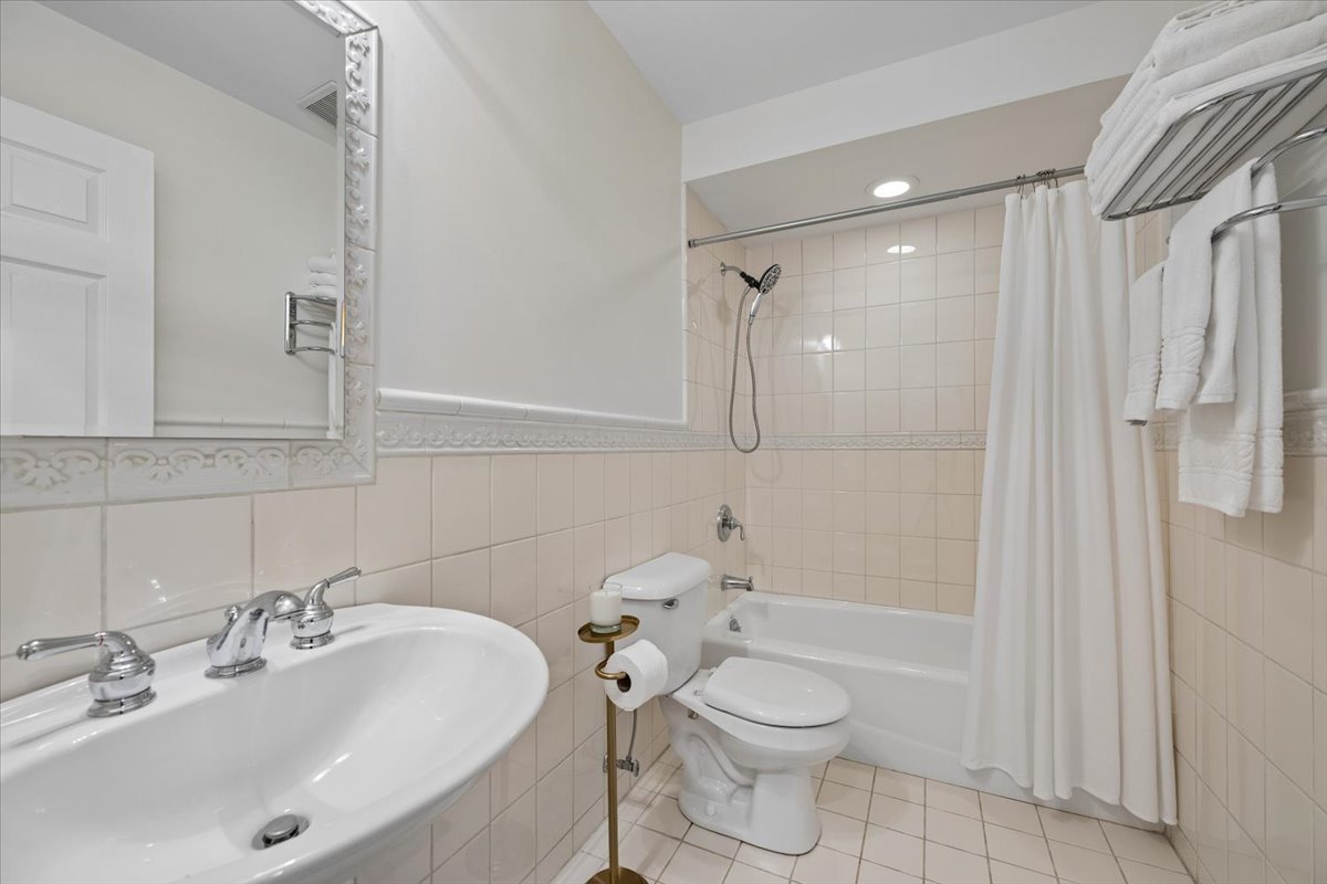 331 W Evergreen Avenue