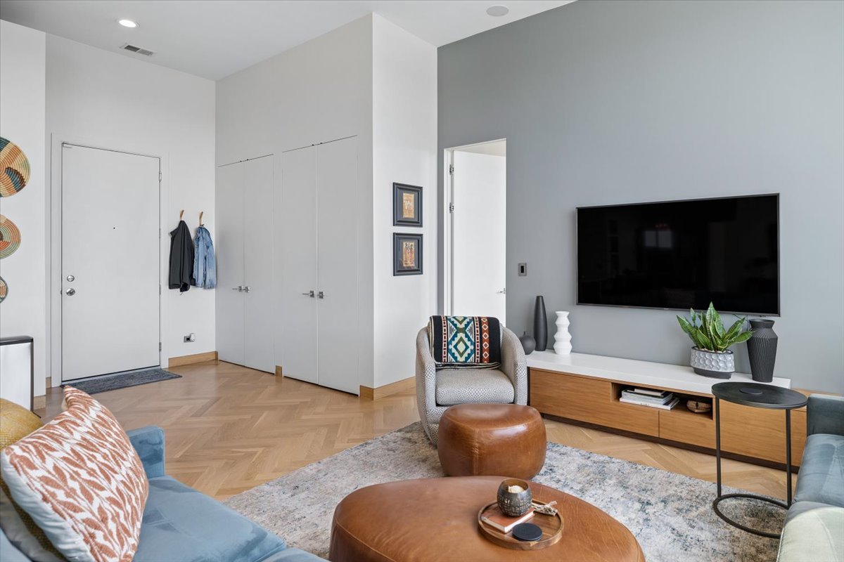 1809 W Chicago Avenue Unit: 4S