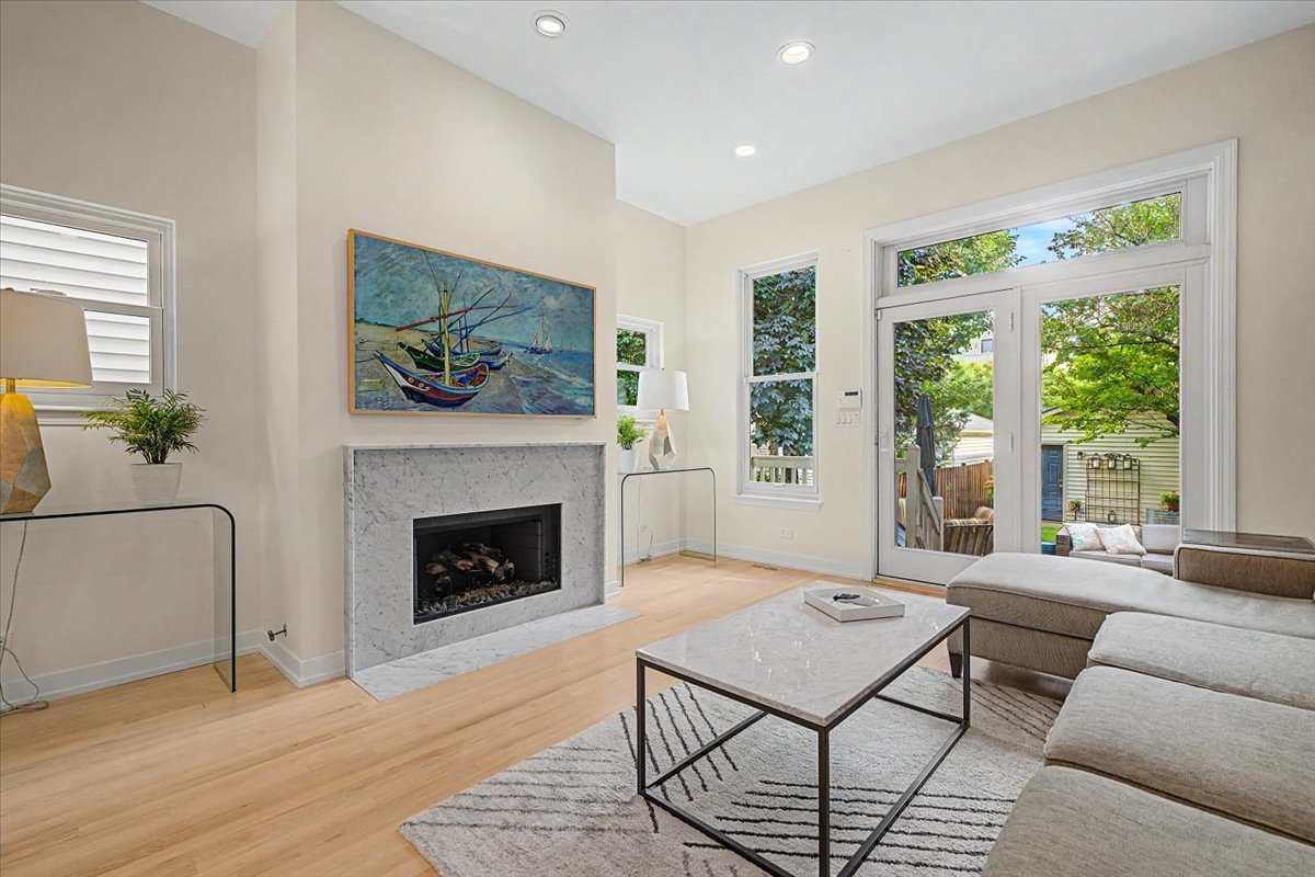 331 W Evergreen Avenue