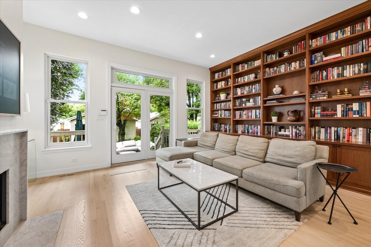 331 W Evergreen Avenue
