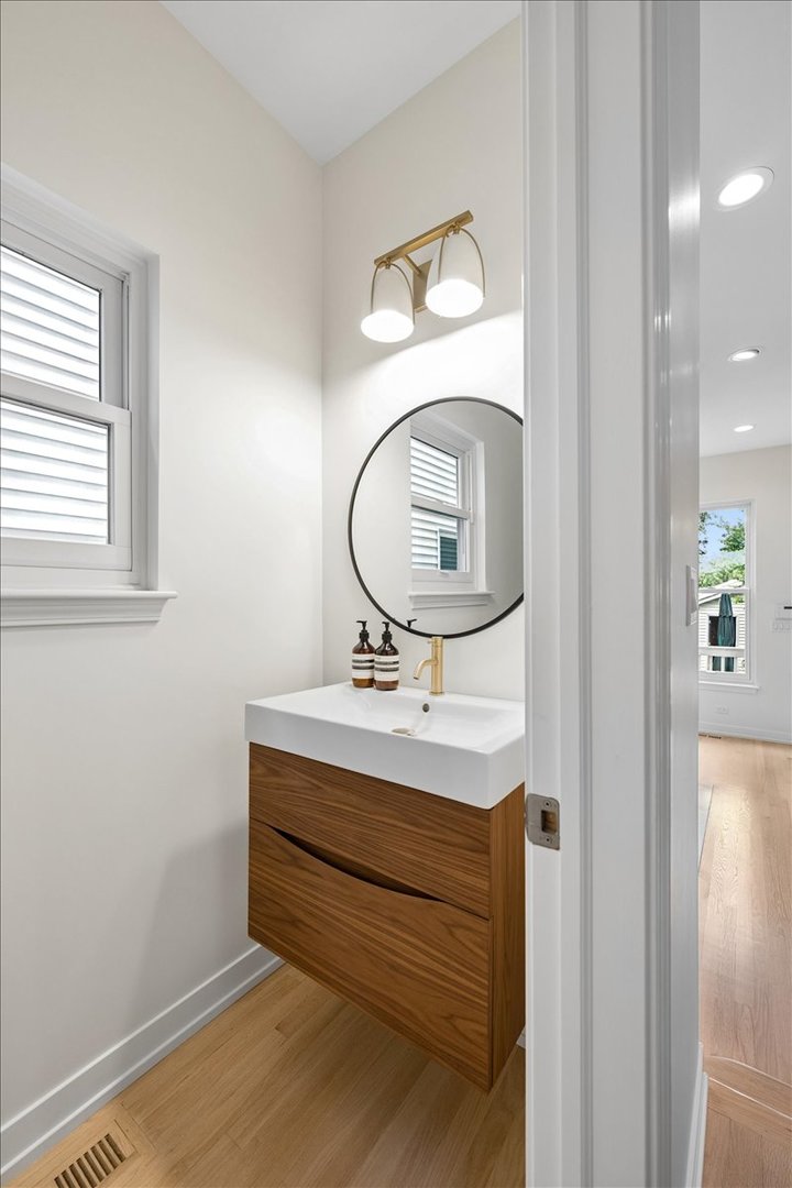 331 W Evergreen Avenue