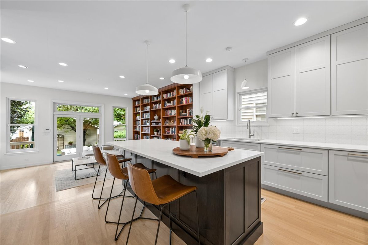 331 W Evergreen Avenue