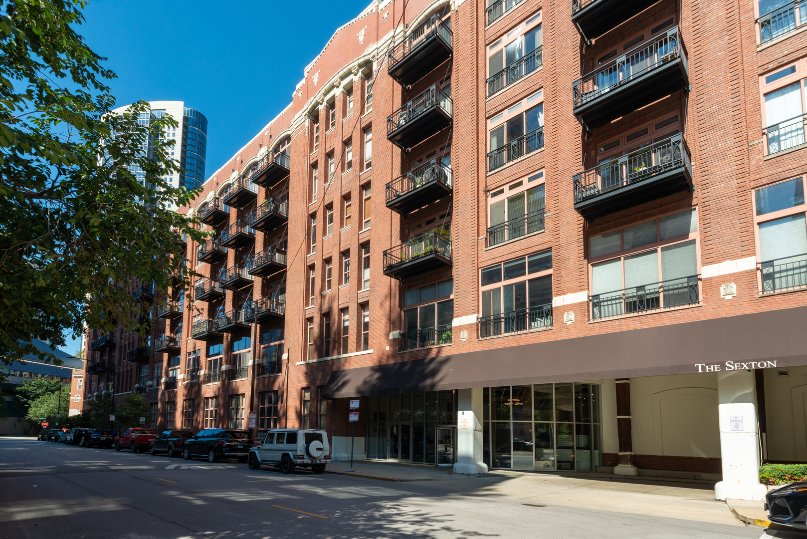 360 W Illinois Street Unit: 8A