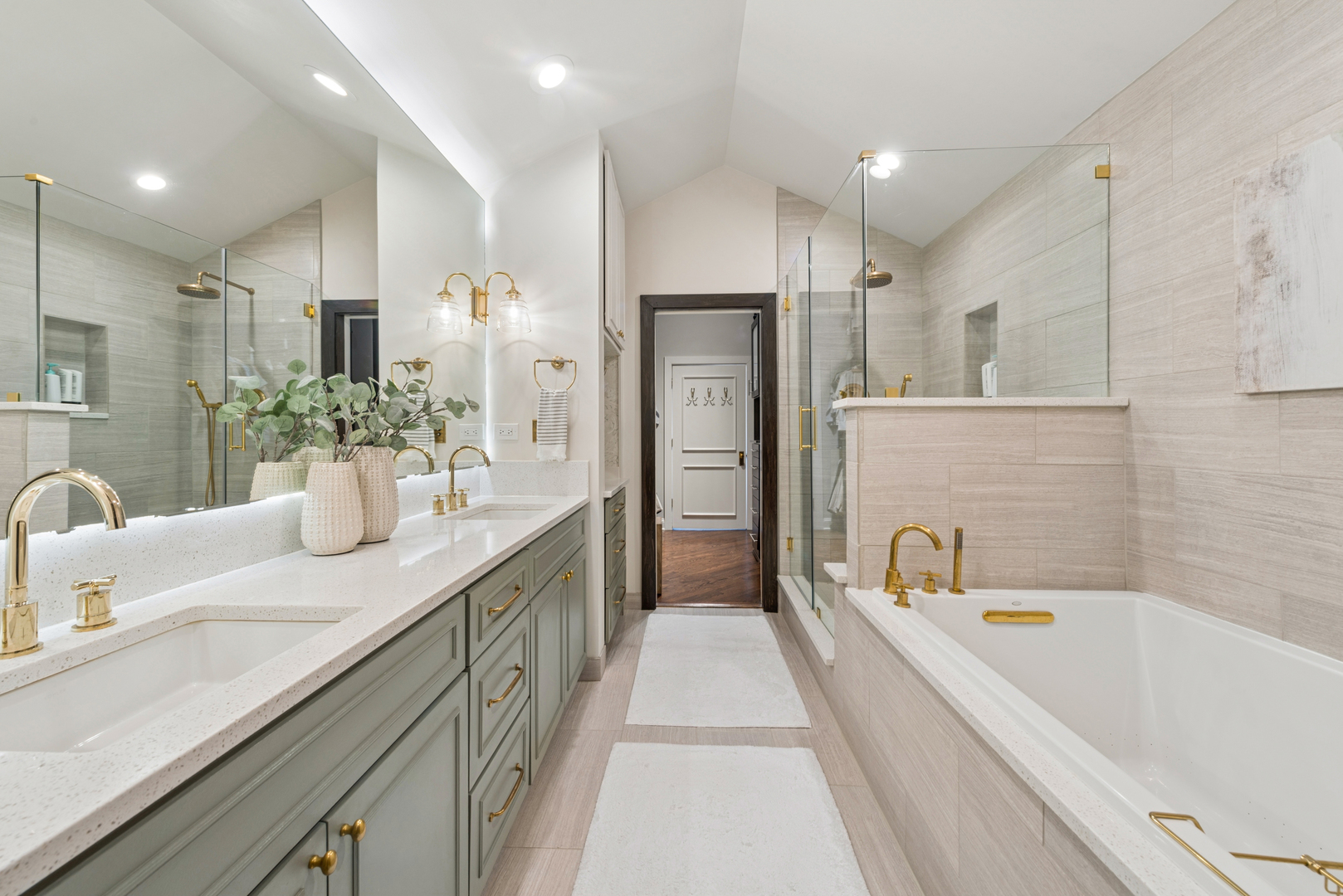 360 W Illinois Street Unit: 8A