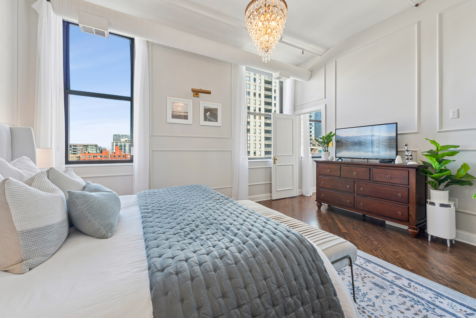 360 W Illinois Street Unit: 8A