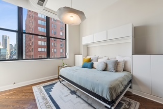 360 W Illinois Street Unit: 8A