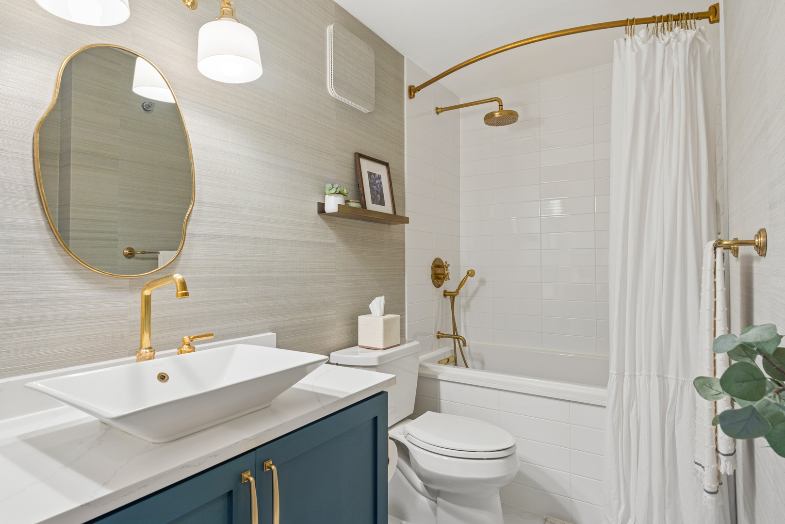 360 W Illinois Street Unit: 8A