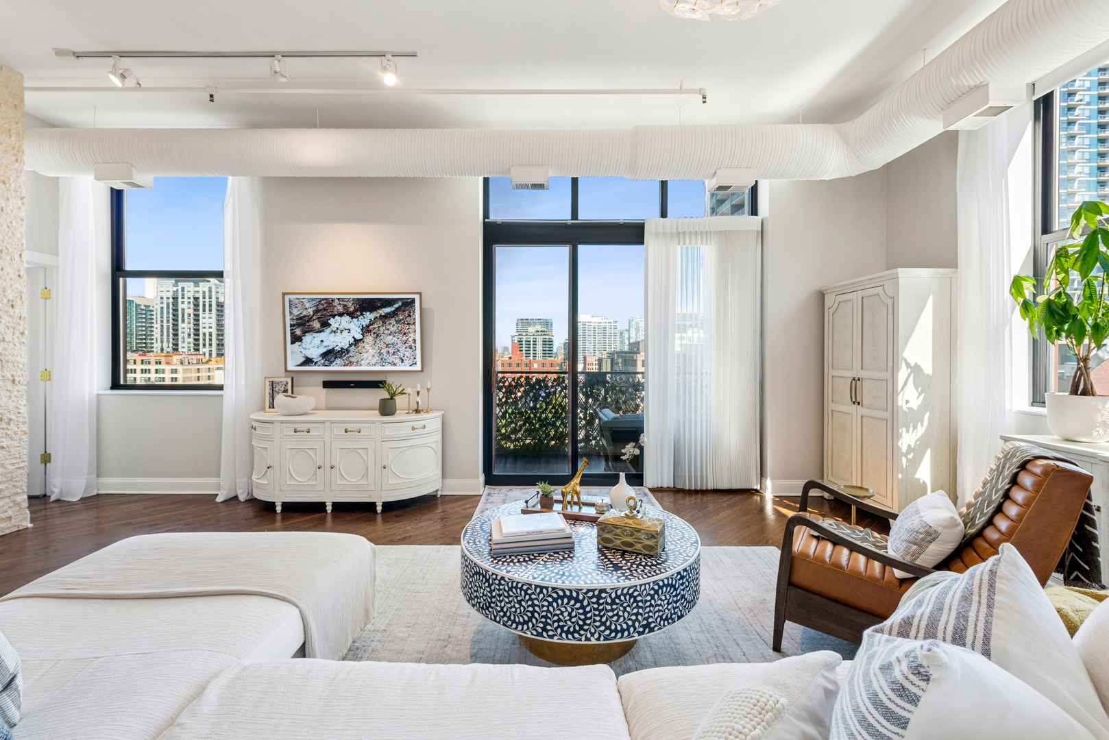 360 W Illinois Street Unit: 8A