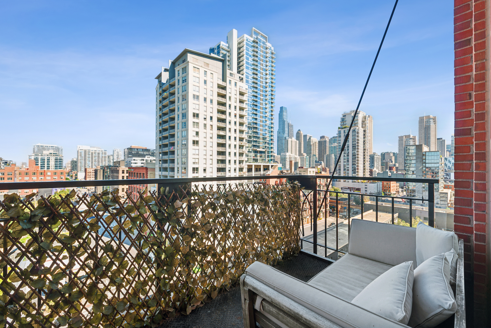 360 W Illinois Street Unit: 8A