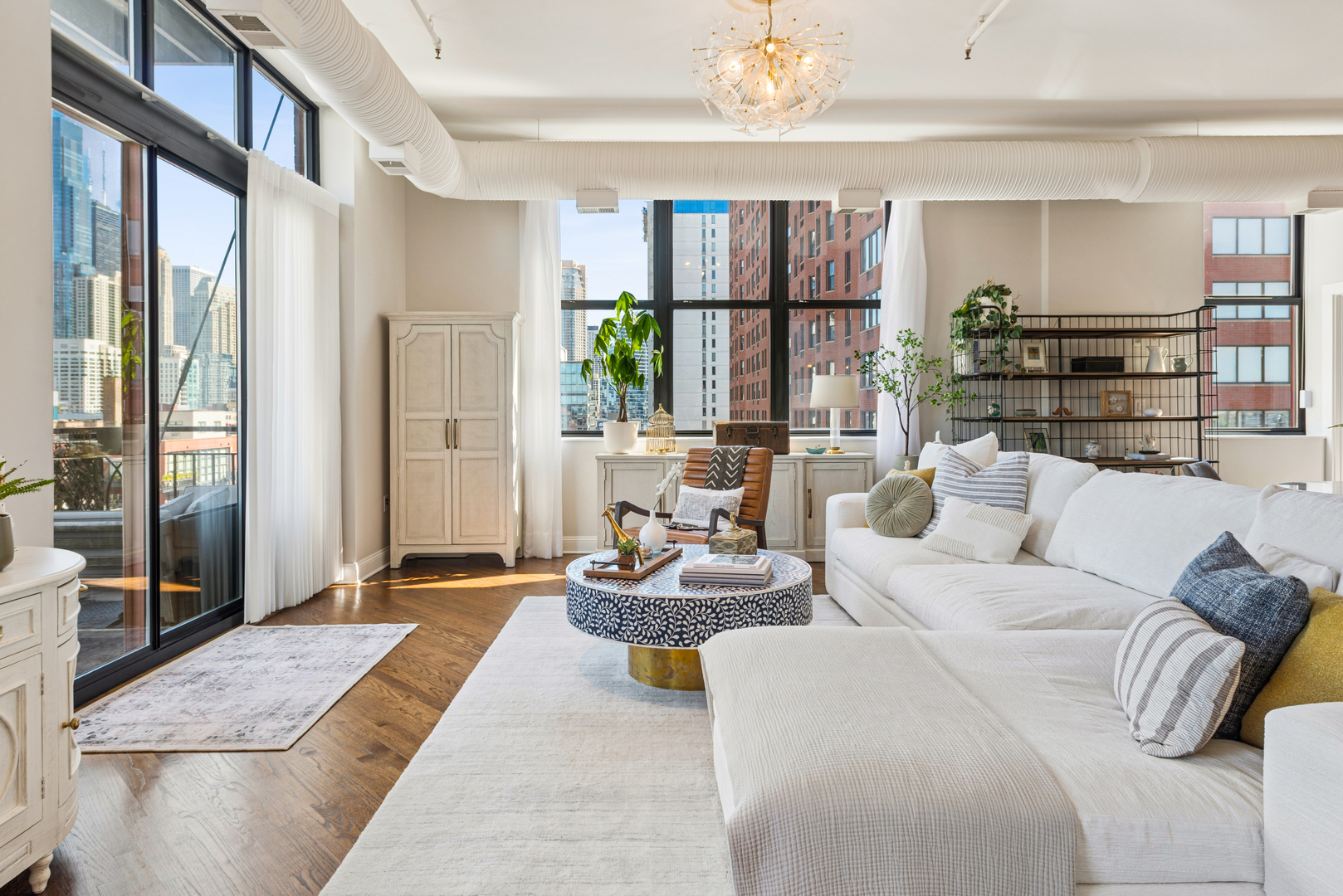 360 W Illinois Street Unit: 8A