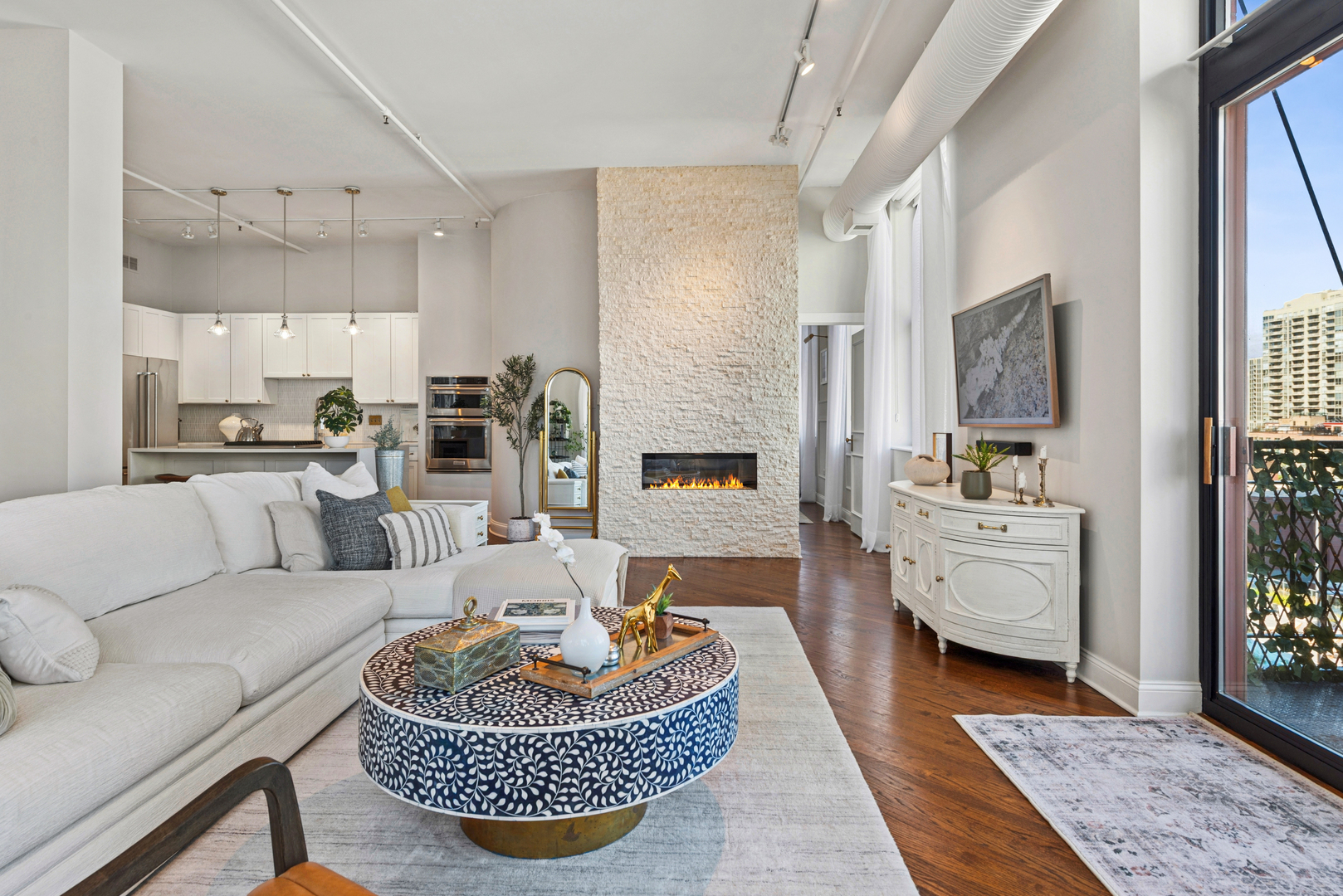 360 W Illinois Street Unit: 8A