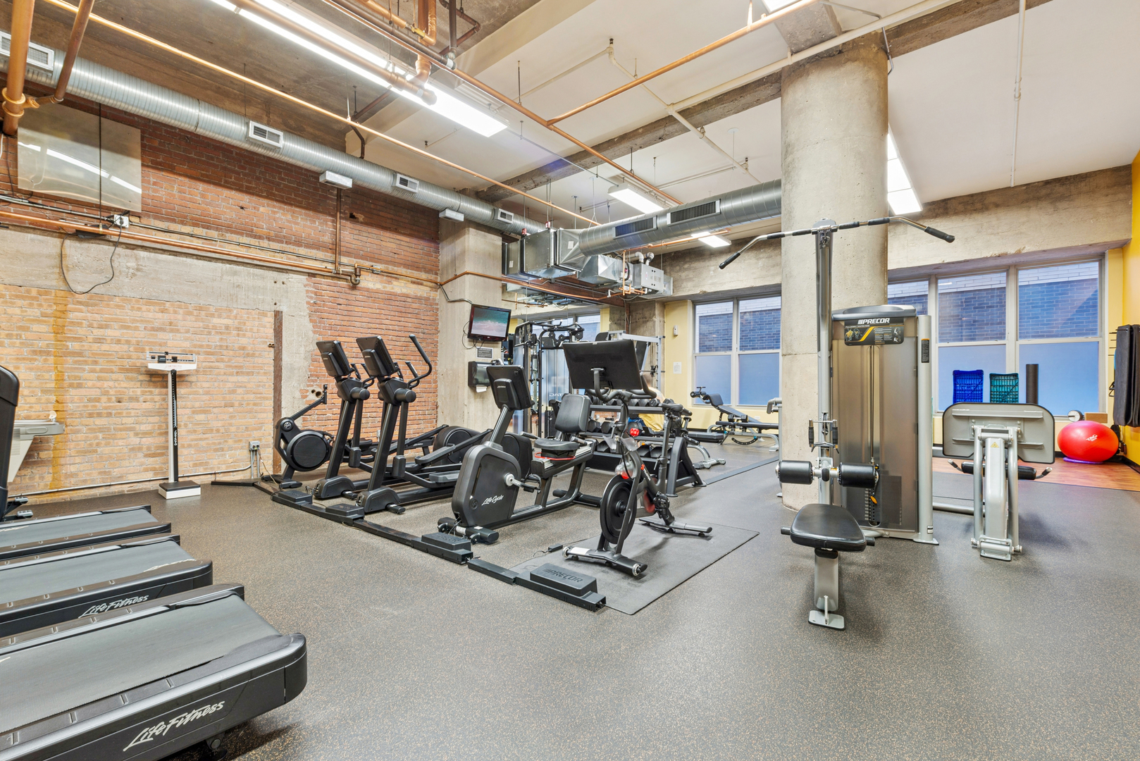 360 W Illinois Street Unit: 8A