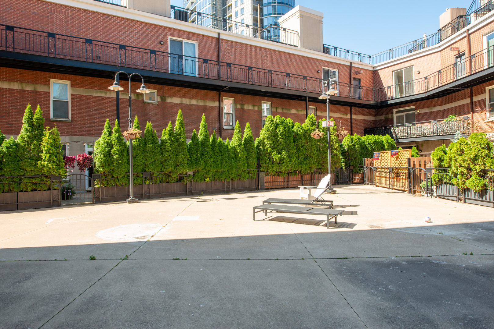360 W Illinois Street Unit: 8A