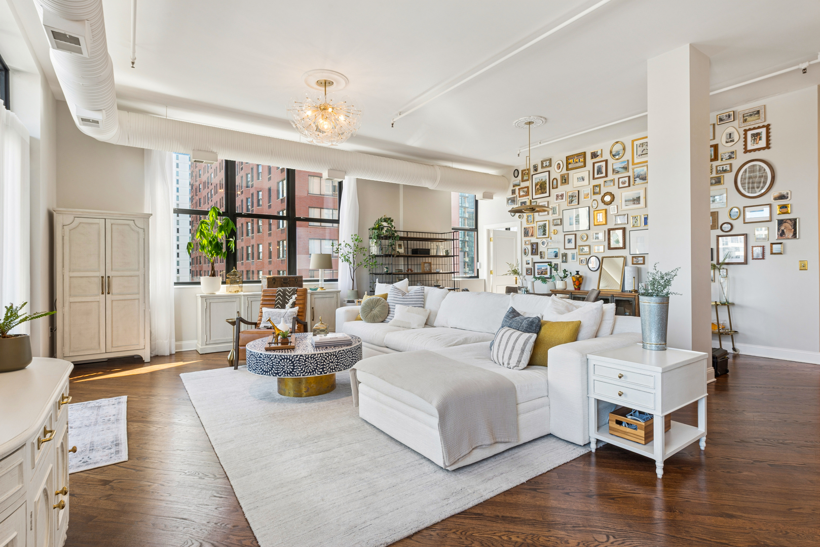 360 W Illinois Street Unit: 8A