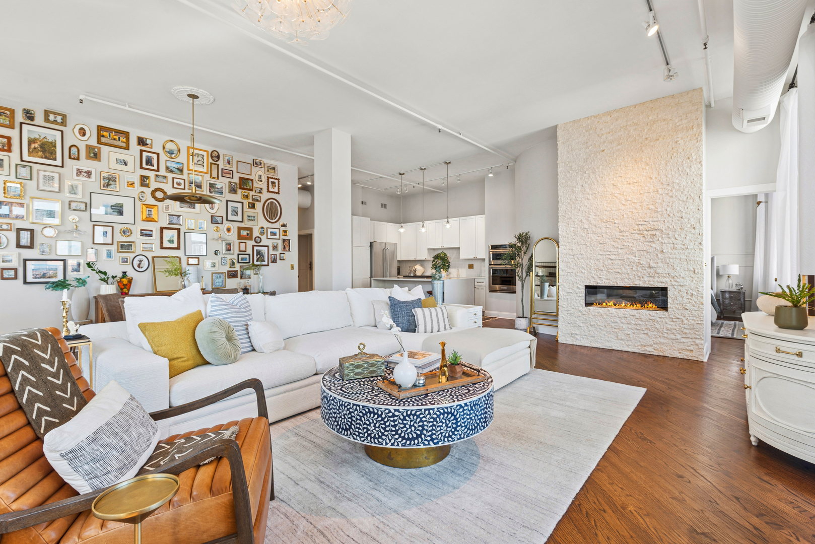 360 W Illinois Street Unit: 8A