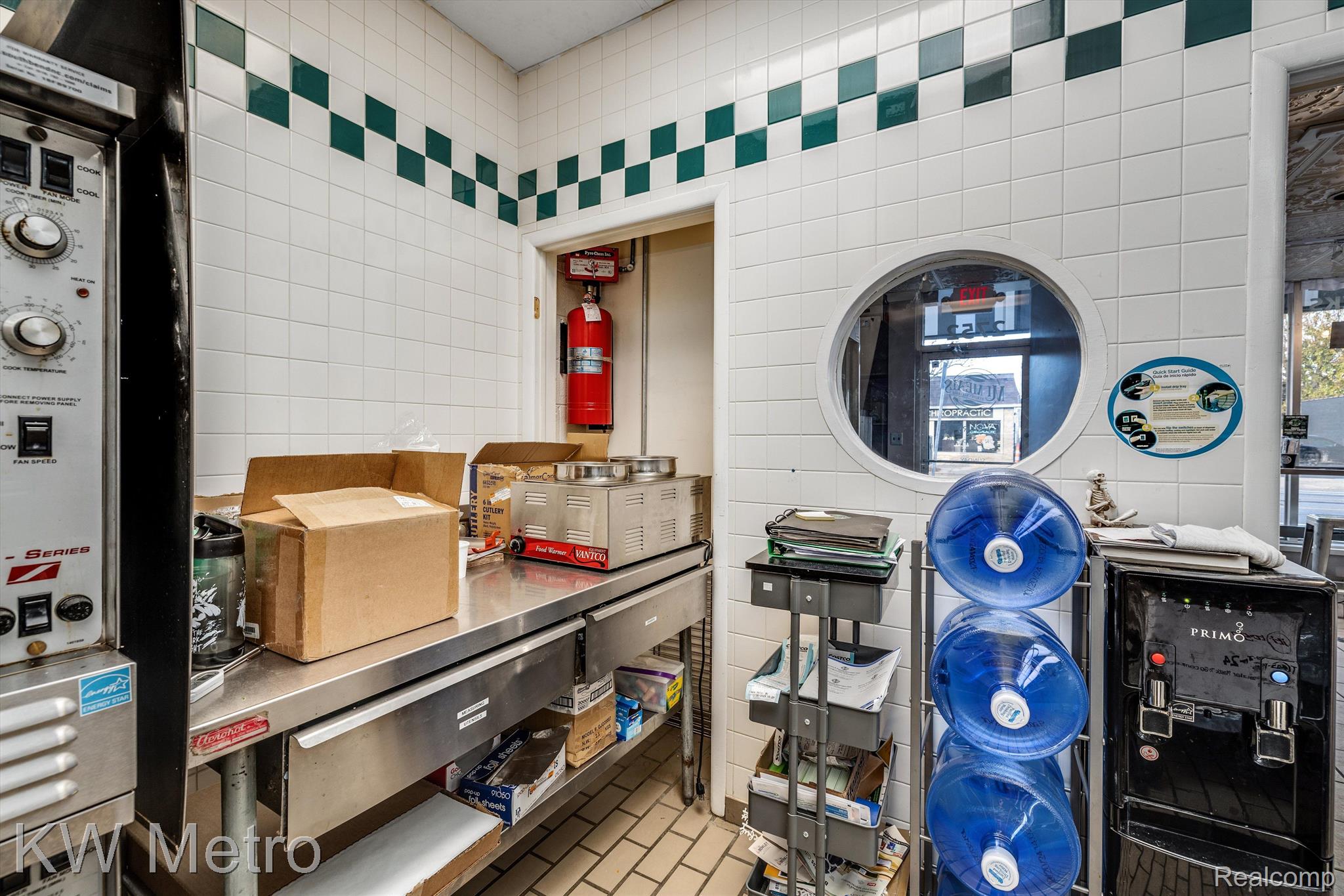 2752-2758 COOLIDGE HIWY