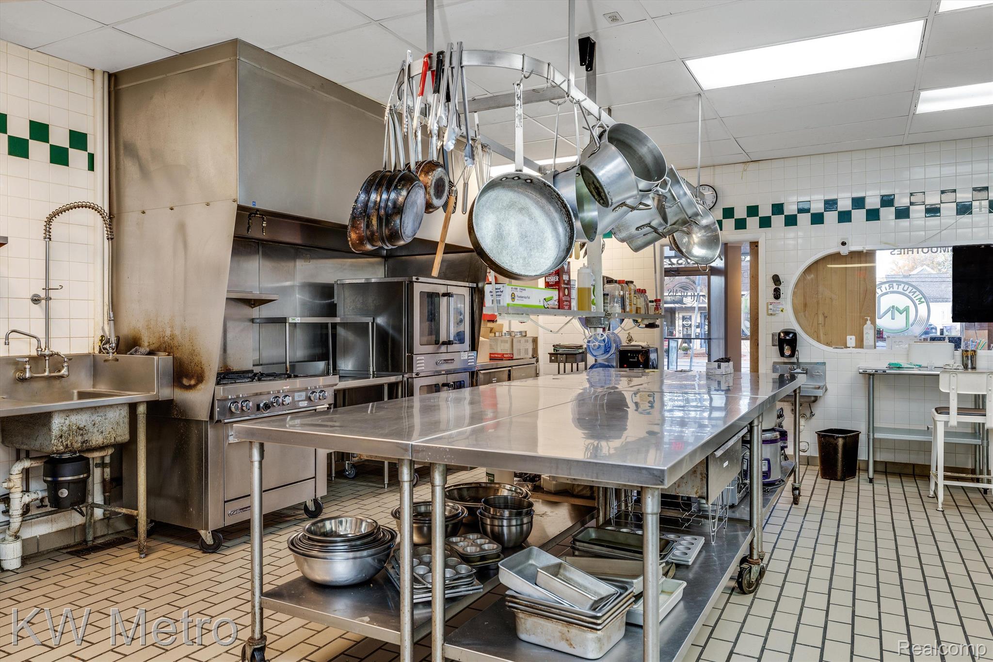 2752-2758 COOLIDGE HIWY