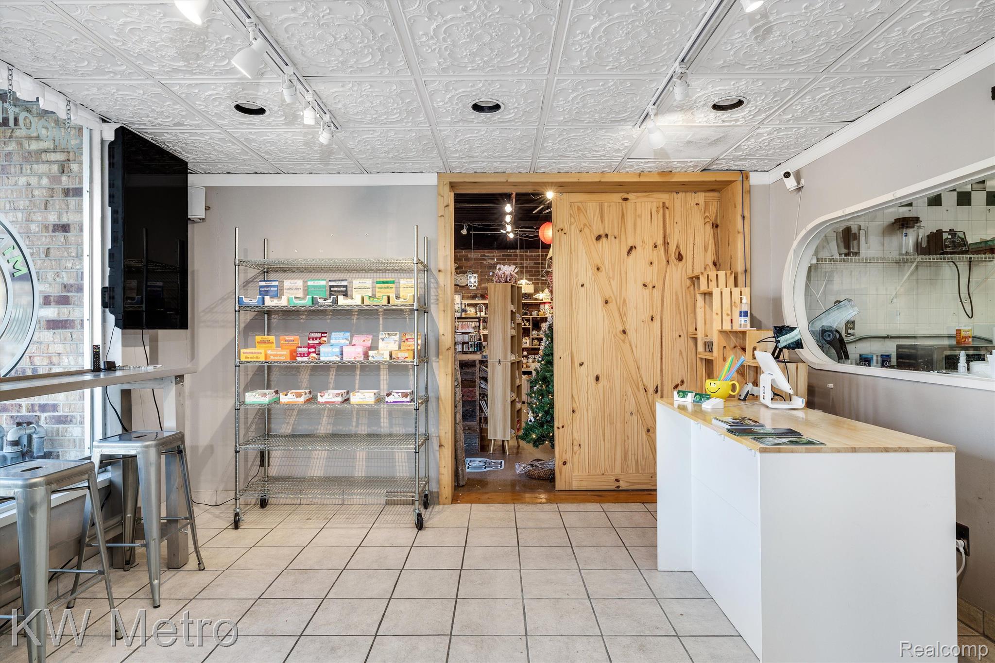 2752-2758 COOLIDGE HIWY
