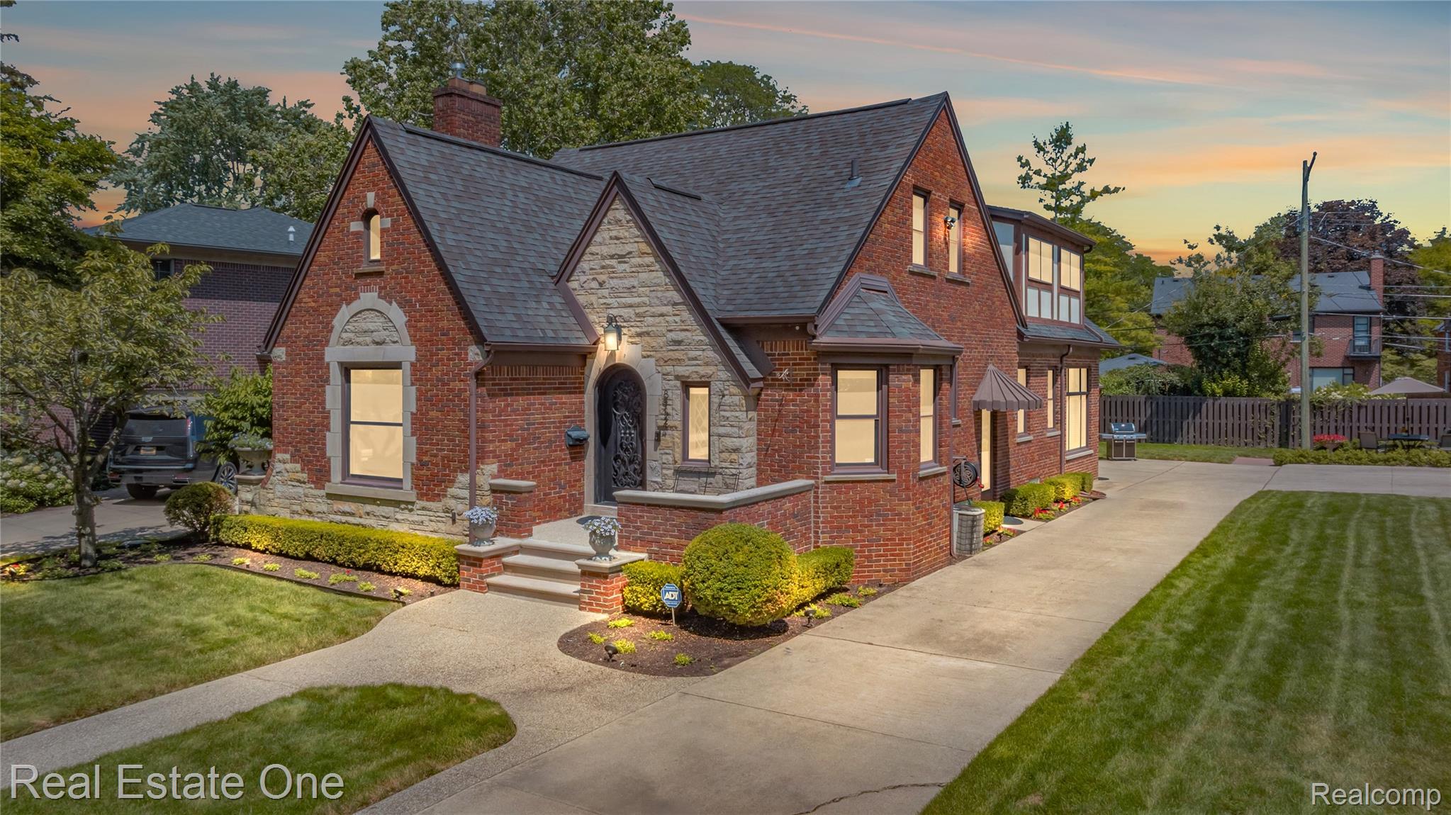 8124 Huntington Road