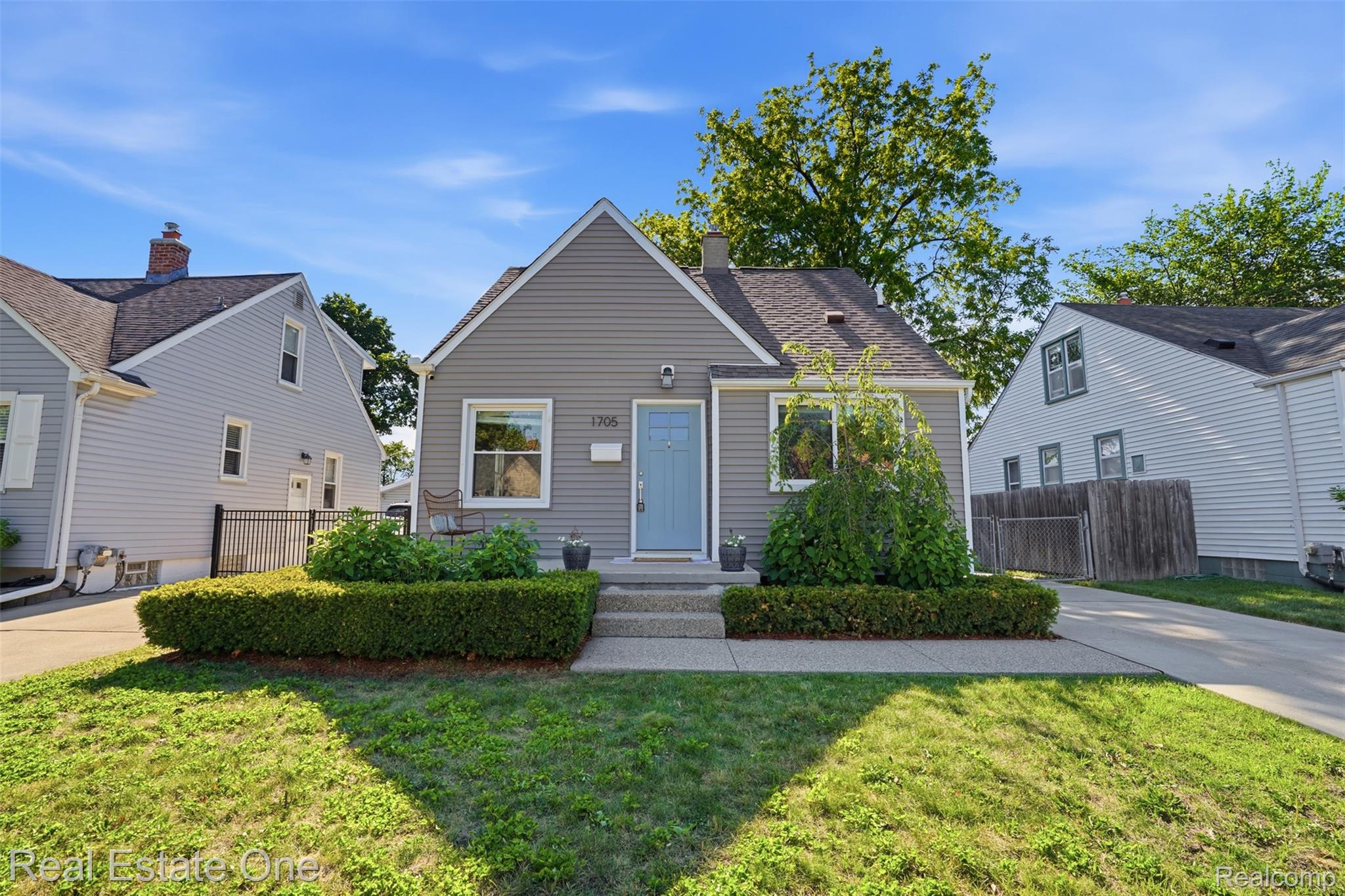 1705 N Altadena Avenue
