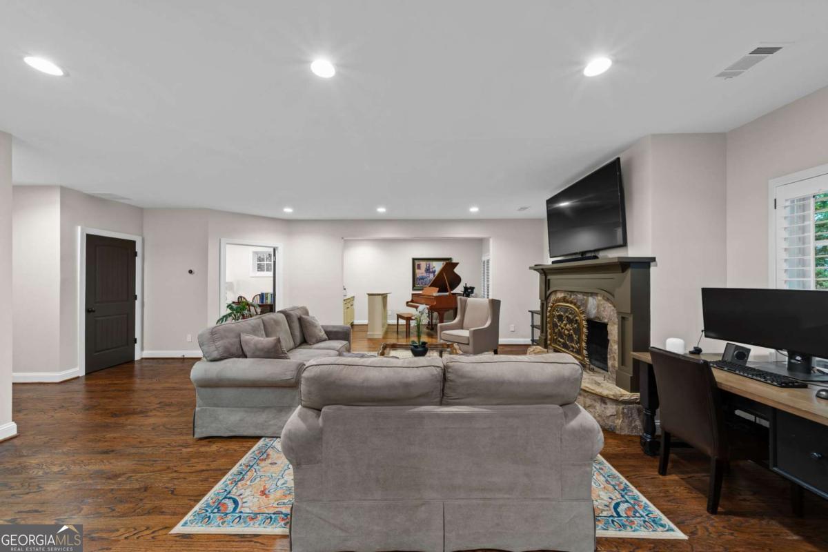 2540 Hillandale Circle