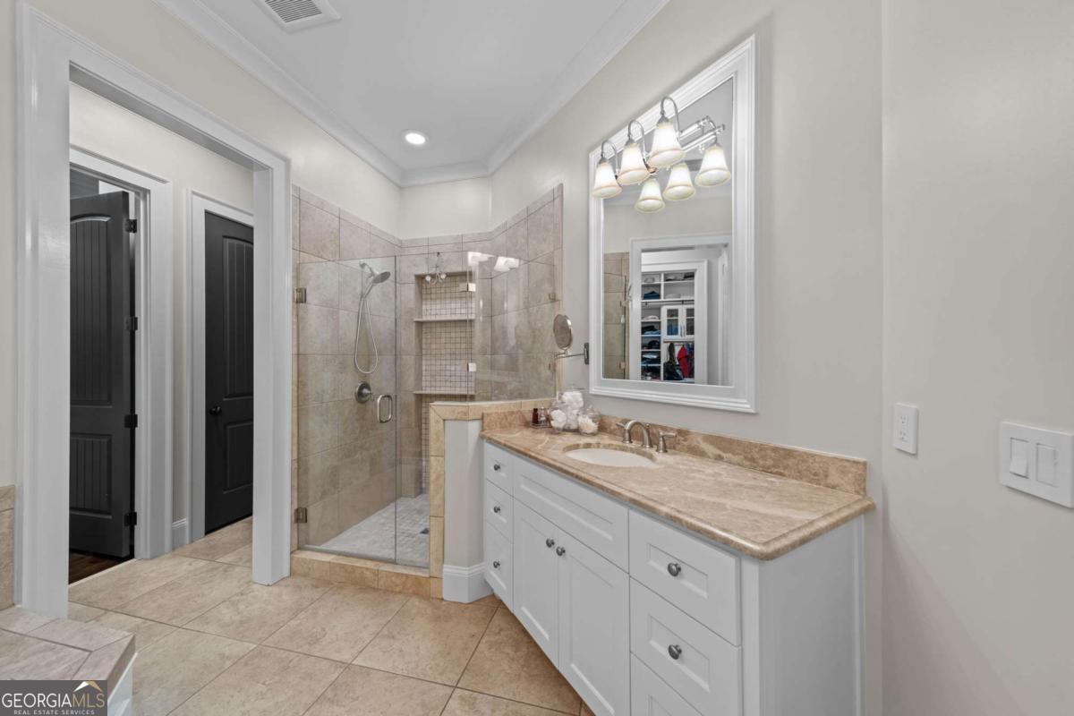 2540 Hillandale Circle
