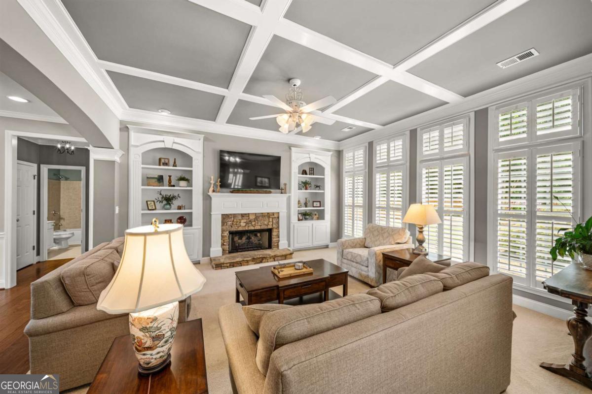 1152 Lakefield Walk
