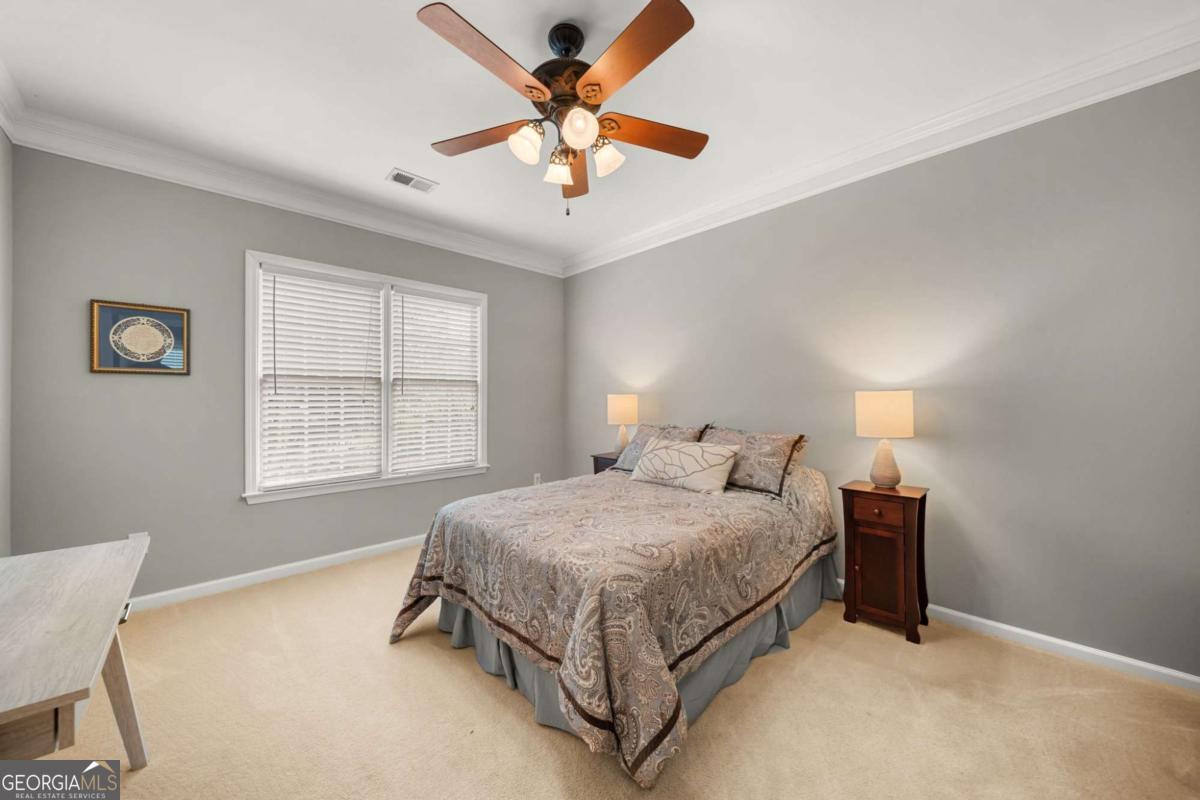 1152 Lakefield Walk