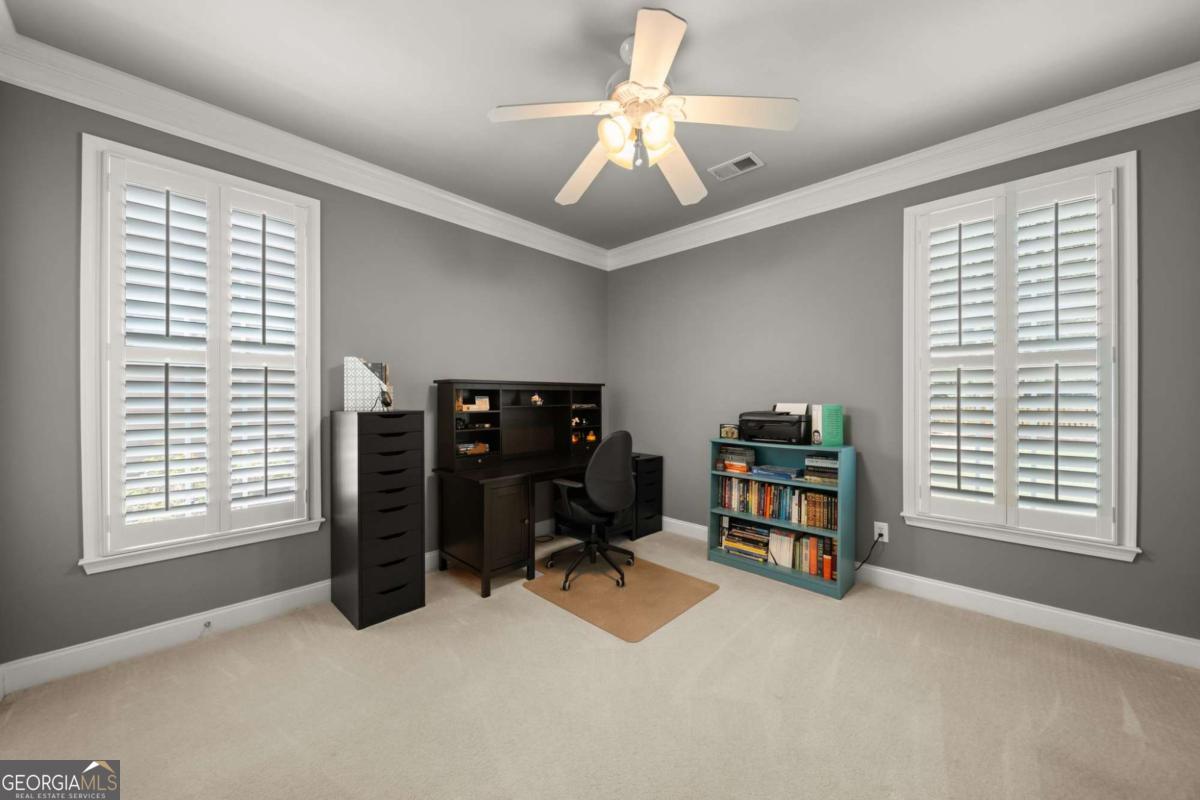 1152 Lakefield Walk