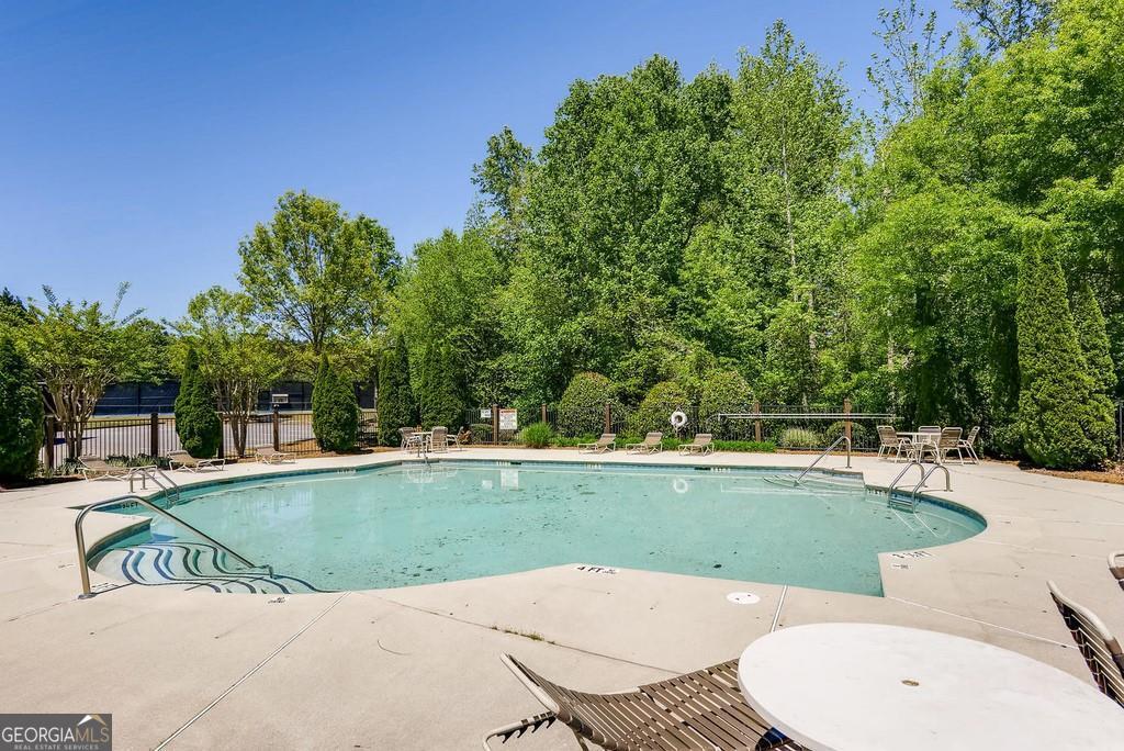 1152 Lakefield Walk