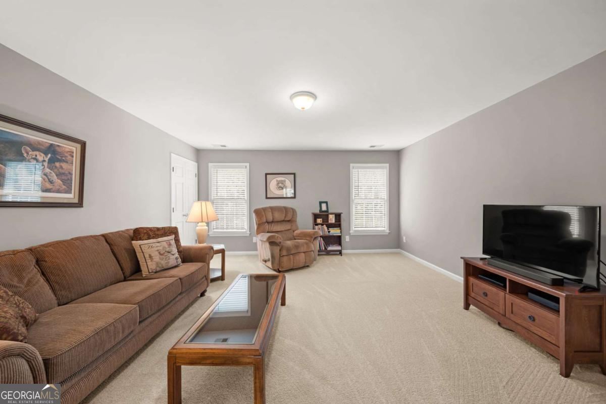 1152 Lakefield Walk