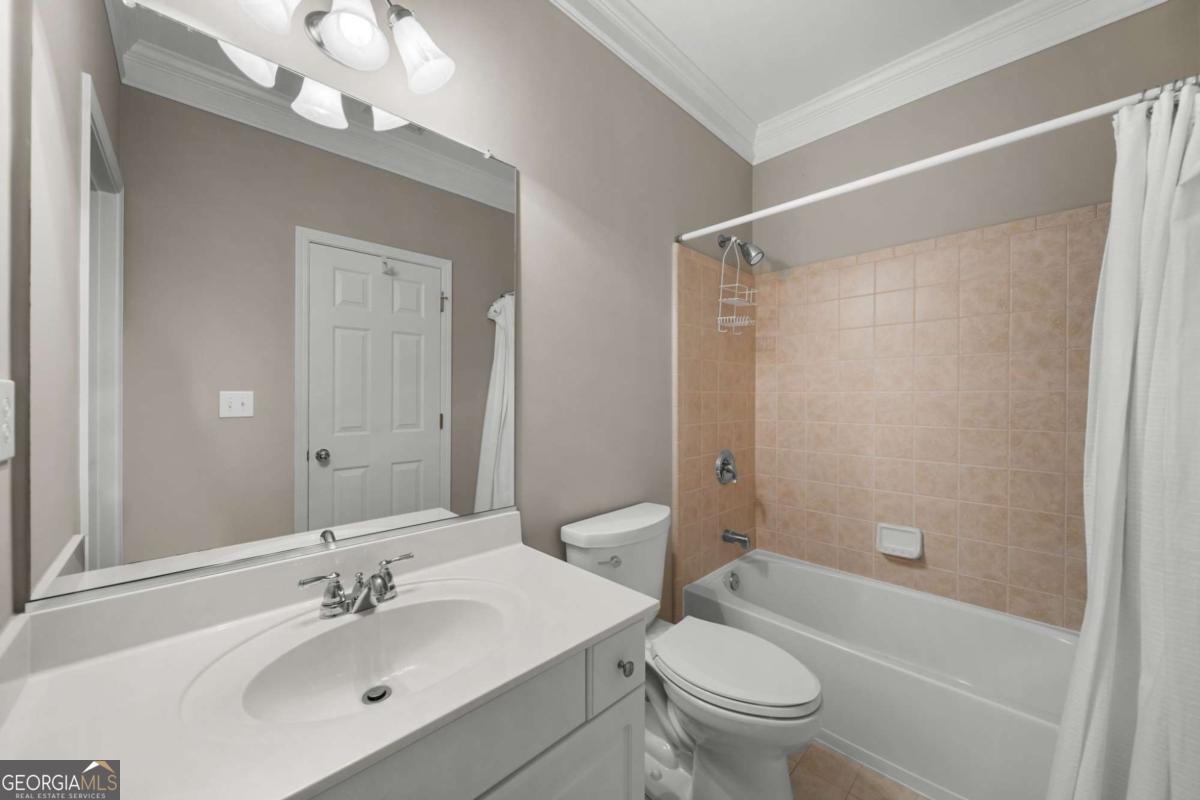 1152 Lakefield Walk