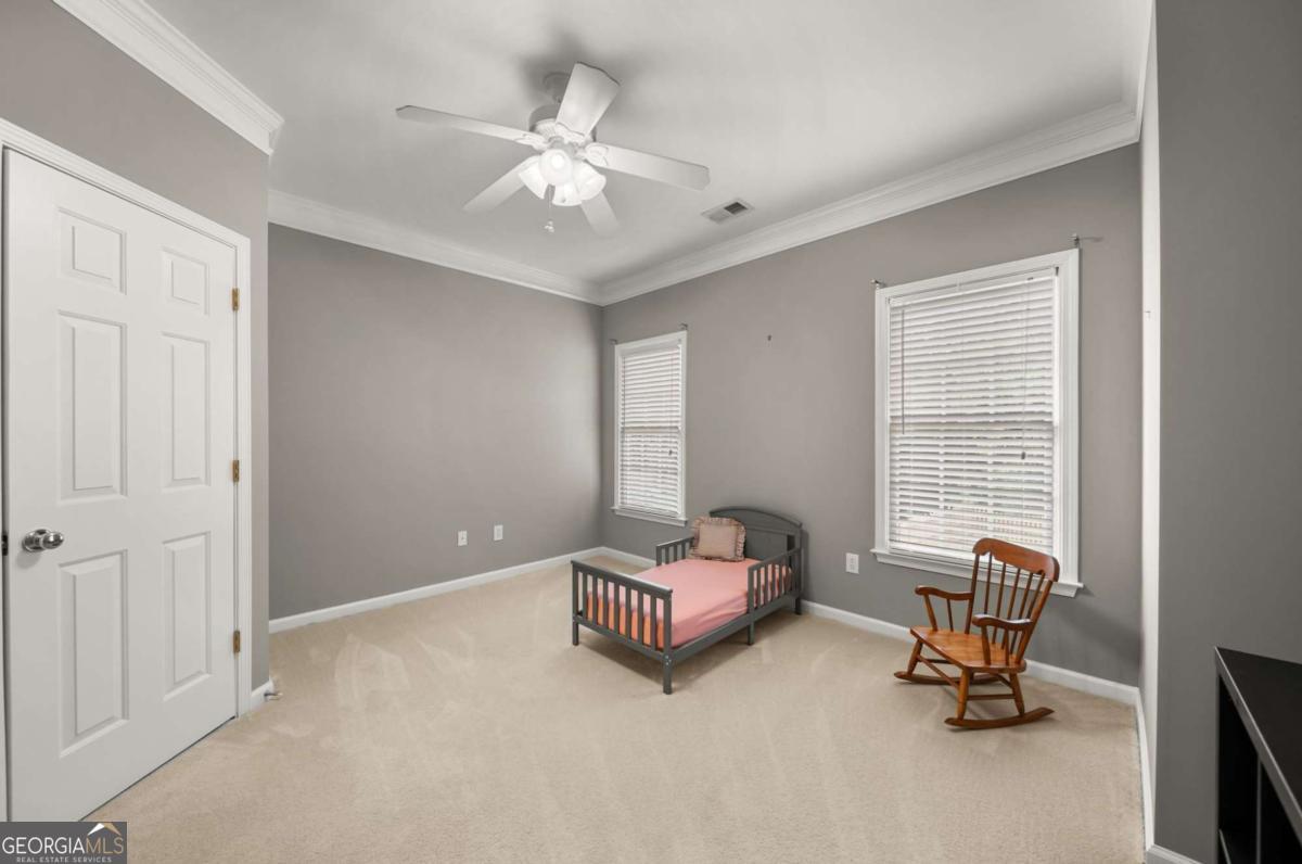 1152 Lakefield Walk
