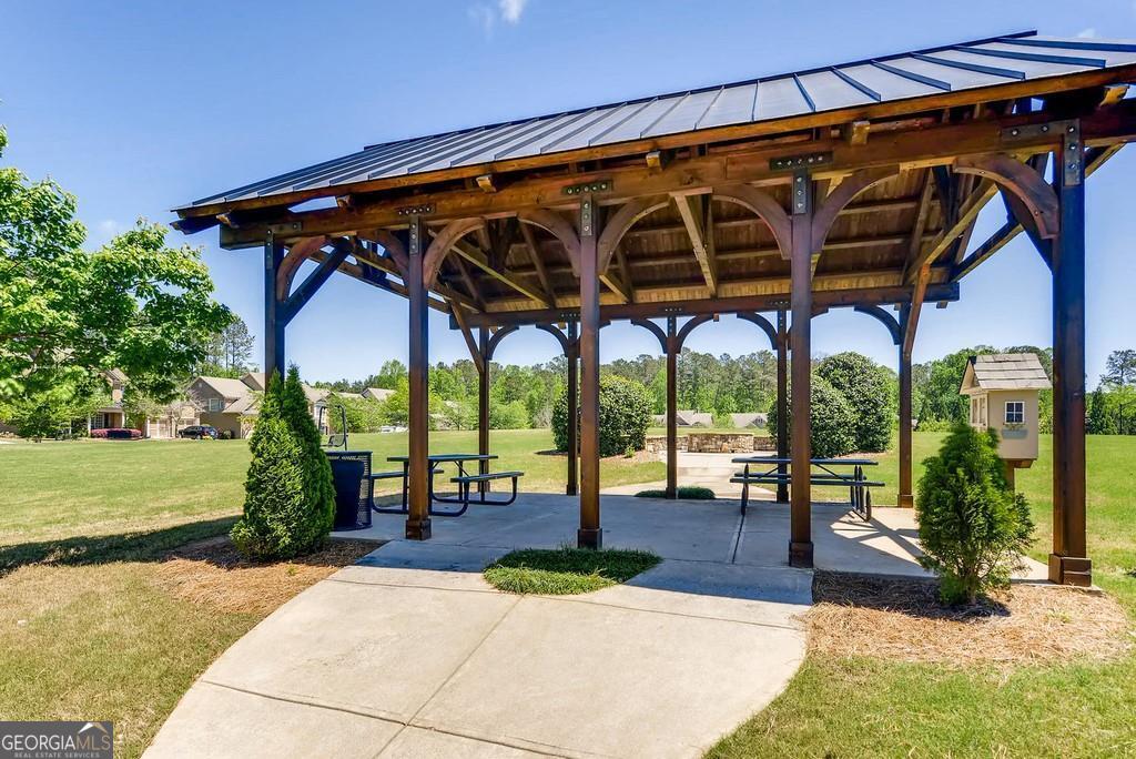 1152 Lakefield Walk