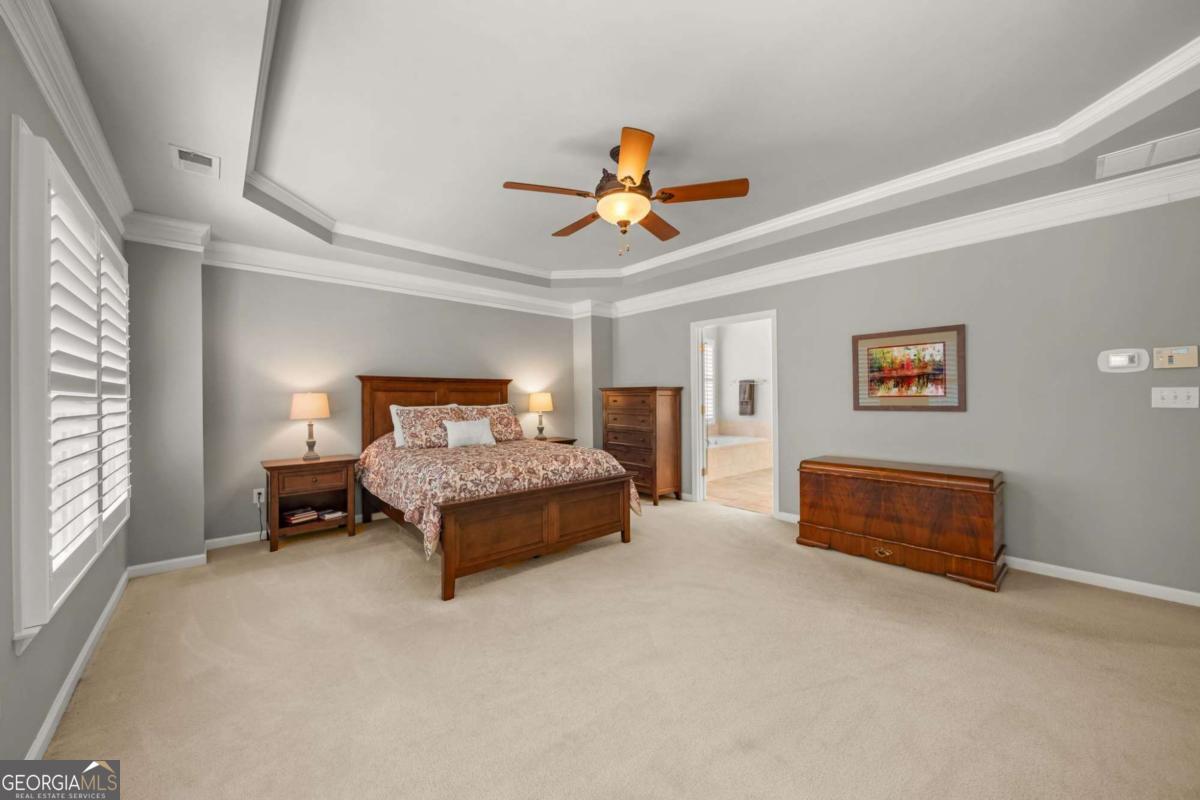 1152 Lakefield Walk