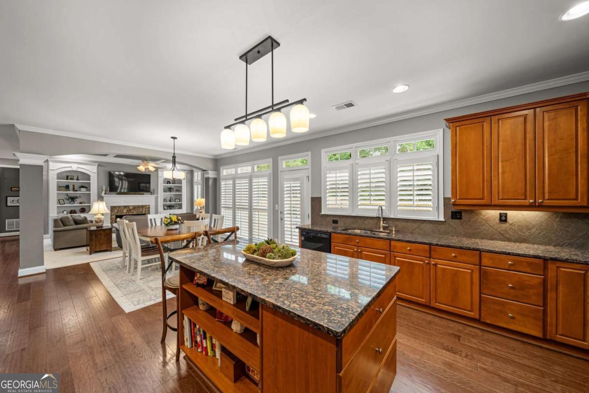 1152 Lakefield Walk