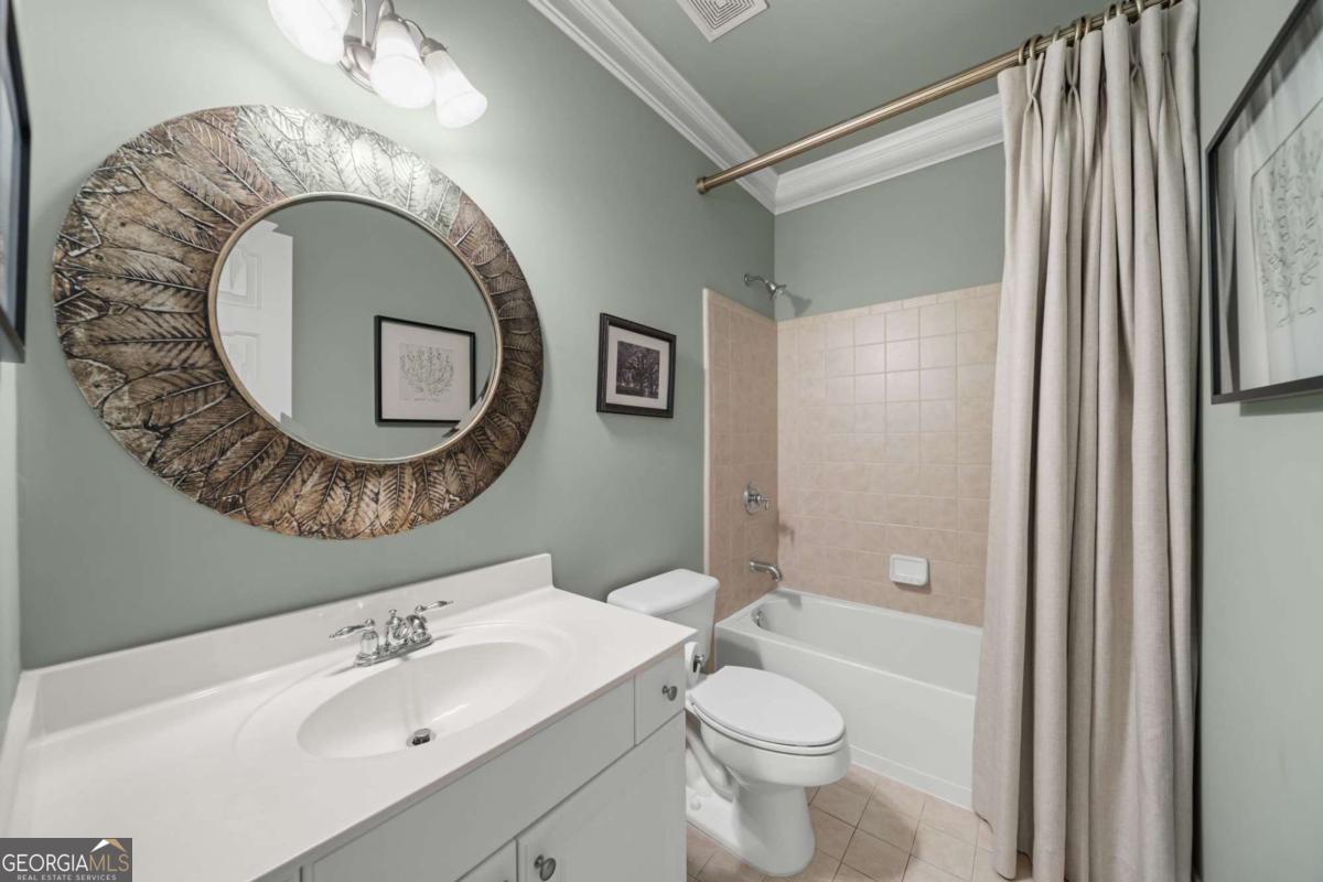 1152 Lakefield Walk