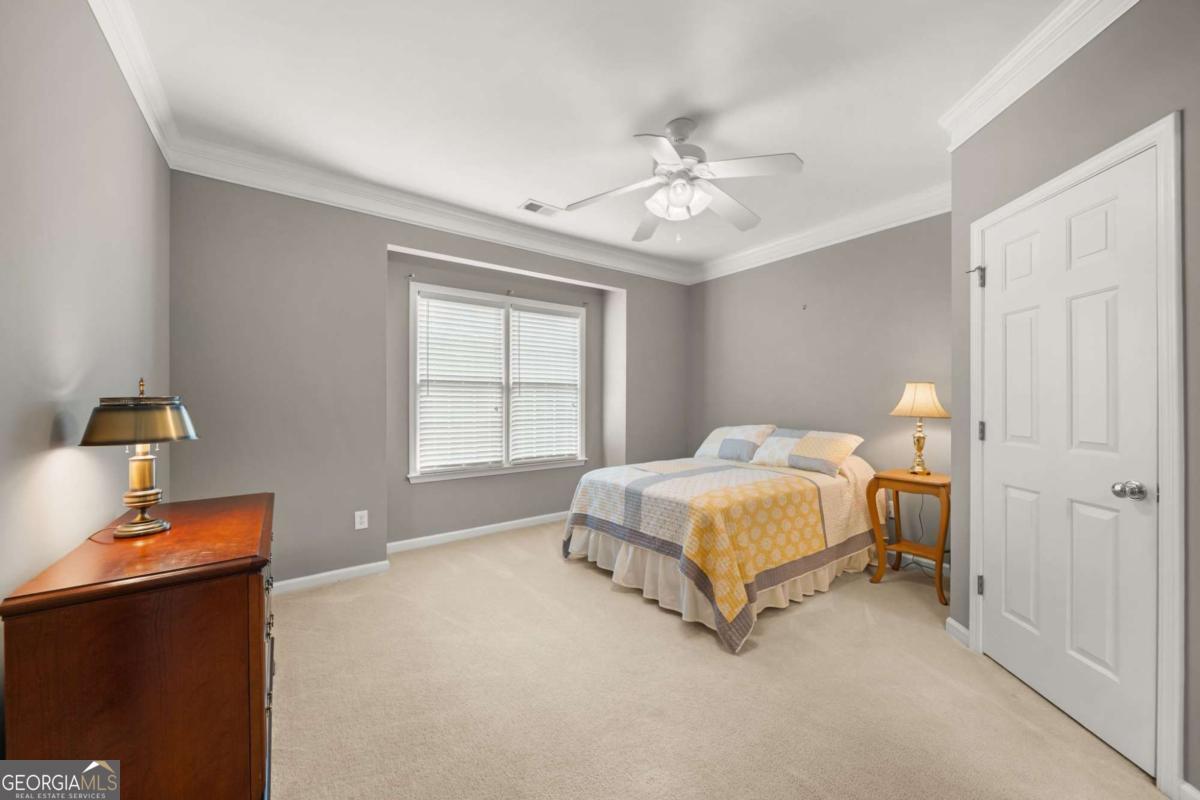 1152 Lakefield Walk