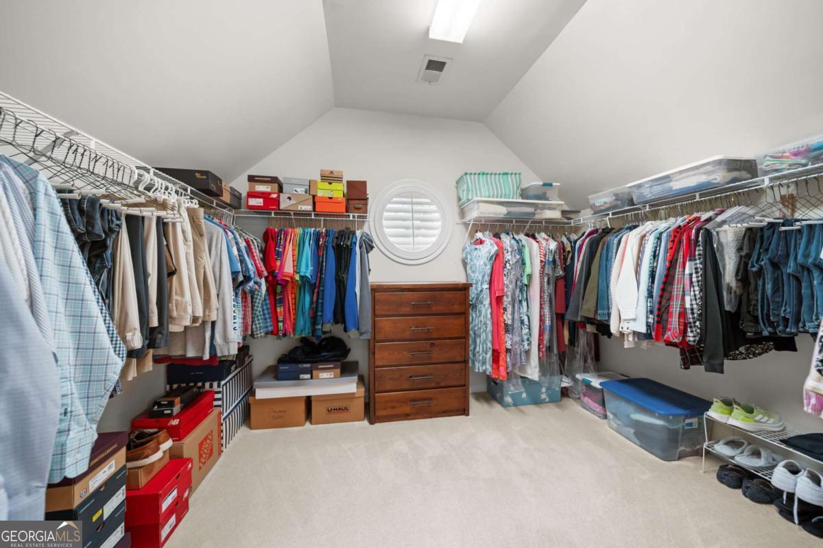 1152 Lakefield Walk