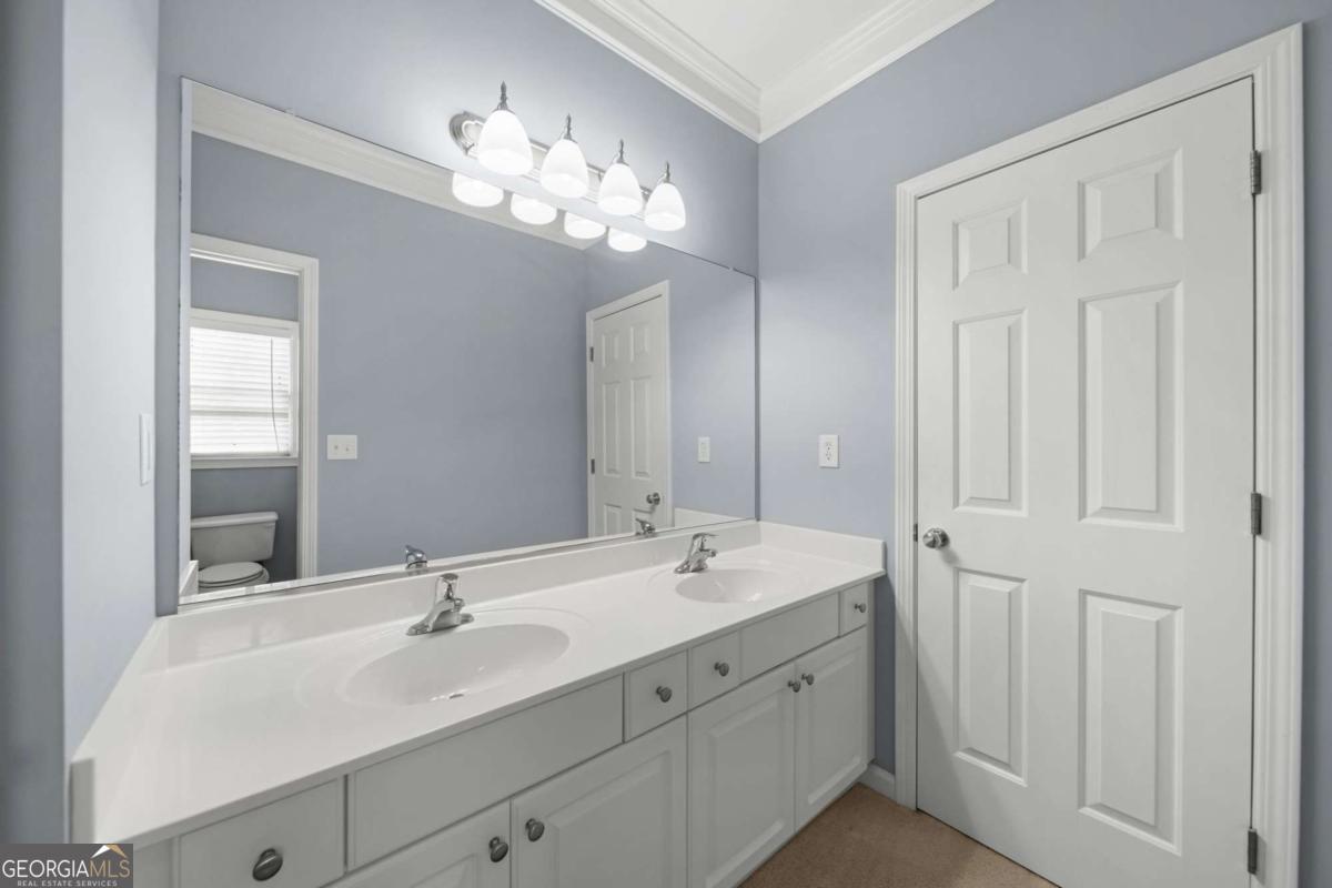 1152 Lakefield Walk