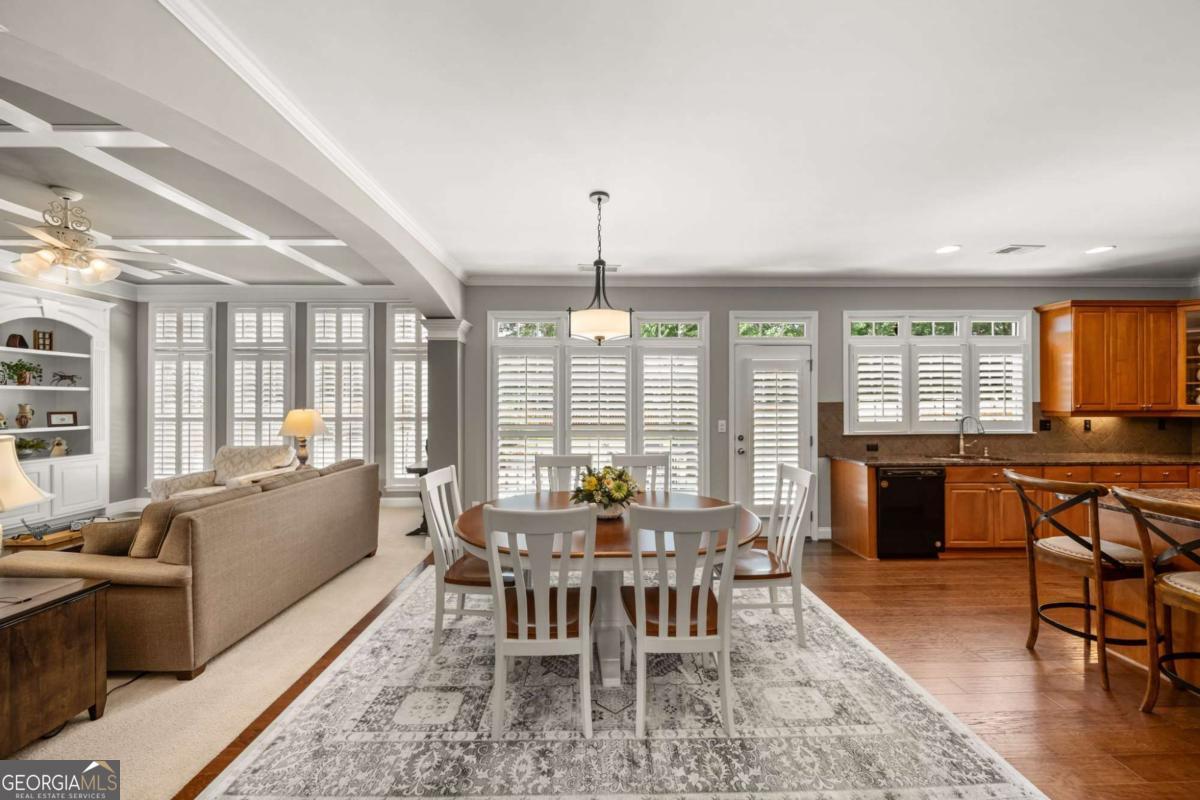 1152 Lakefield Walk