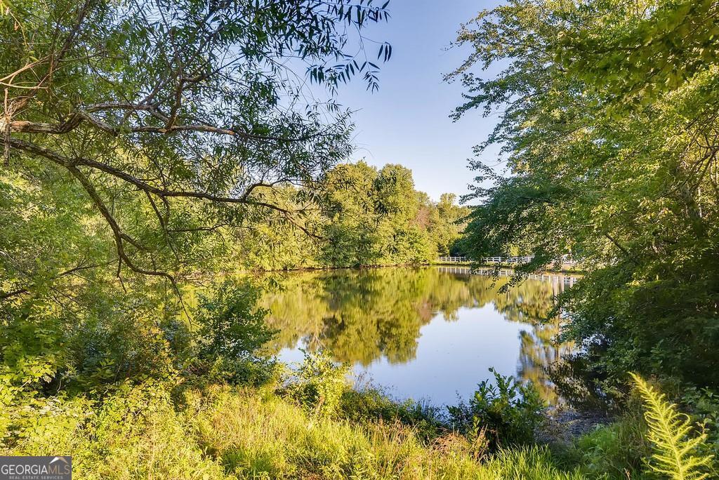 1152 Lakefield Walk