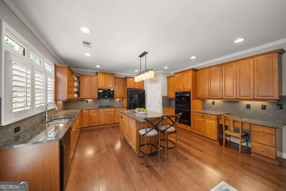 1152 Lakefield Walk